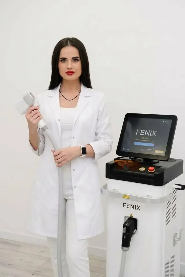 Yana Sychynska with the handpiece of her FENIX FIREFLY 2400 W diode laser